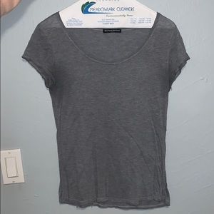 BRANDY MELVILLE T-SHIRT